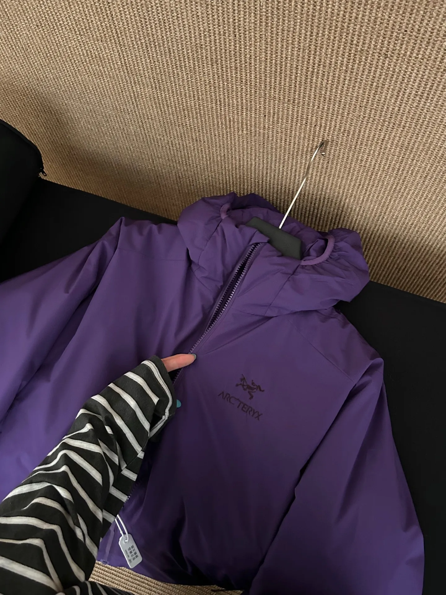 【Arcteryx Atom Hoody 】 : Arcteryx， ， ， 。 ， ， 。 ，Arcteryx ， 。Quality、 ， 。 ， + : ✅ 100% ，Tyono 30 ， ， ✅ ， Wear-Resistant Breathable ✅ ， ， ✅ ， ， ， ✅ 、 ， ， ✅ logo ， ✅ YKK， ✅ ：Coreloft TM Continuous 65 ， ✅（65g/m 2) : ，Breathable ，ATOM Coreloft TM Continuous ， ， ， ， Wear-Resistant ， ， ， 。